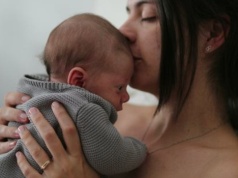 Wypunktowała zachowanie gości. "Jest noworodek, którego każdy chce zobaczyć i jest niemowlę"