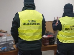 Podrobione markowe towary w sortowni przesyłek. KAS zabezpieczyła 10 tys. sztuk towaru