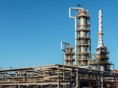 Płonąca rafineria i zamknięte lotniska. Chaos w Rosji po ataku Ukrainy