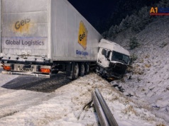 Ciężarówka w rowie na A1. Duże utrudnienia na autostradzie