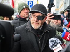 Grzegorz Braun pojawił się w prokuraturze. Nie otrzymał żadnych zarzutów