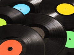 Winylowe i Muzyczne Delicje Zbigniewa Burdy – cztery czwartki z wyjątkową muzyką i historią dźwięku!