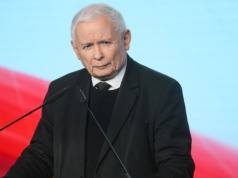 Kulisy zadziwiającej konferencji Jarosława Kaczyńskiego. "Został z ręką w nocniku"