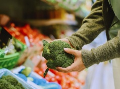 Wielka zmiana w sklepach. Od dziś nie musisz przypatrywać się owocom i warzywom