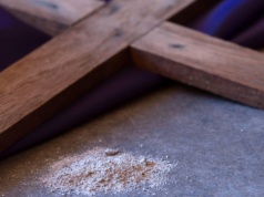 Środa Popielcowa. Czy katolik może sięgnąć w tym dniu po słodycze?