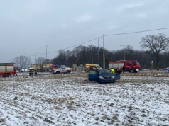 Poważny wypadek w miejscowości Piętno – strażacy uwalniali zakleszczoną osobę