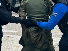 Pojawił się pod Kapitolem z bronią w ręku. 18-latek zatrzymany przez policję