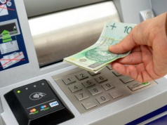 Nowe limity w bankomatach od 19 lutego. Więcej gotówki nie wypłacisz