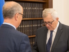 Siwiec przekonuje, że potrzebuje czasu na ankietę bezpieczeństwa