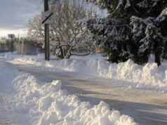 Alert IMGW dla 10 województw. Drogi zamienią się w lodowiska