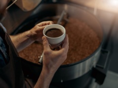 Kawa drożeje przez klimat. „Zmiany nie ominą również Polski”