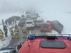 Zderzenie sześciu pojazdów w powiecie dąbrowskim