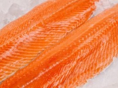 Smakuje i wygląda jak łosoś, ale jest tańszy. Ma dużo białka i nie chłonie toksyn jak inne ryby