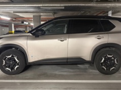 Jeśli ktoś wyłoży 137 tys. zł, dealer zamknie temat rocznika 2024. Patrząc na silnik i wyposażenie, duży SUV Nissana jest wart tych pieniędzy