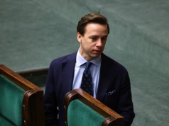 Bosak krytycznie o exposé Sikorskiego: Pohukiwanie i kpiny