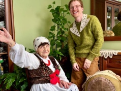 Tomasz odwiedza pracownie artystów ludowych. "To moja pasja"