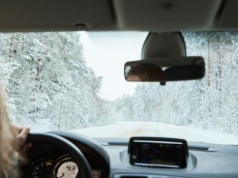 Mistrzowie kierownicy w trudnych warunkach. Polacy ocenili swoje zimowe umiejętności jazdy