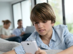 Instagram zaalarmuje rodziców, gdy nastolatek szuka tych tematów