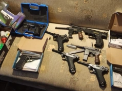 Siedlce: 81-latek strzelał z okna jednego z bloków. W mieszkaniu miał 17 wiatrówek