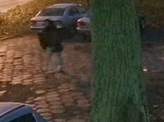 Kradzież tablic rejestracyjnych na olsztyńskim Zatorzu. Policja prosi o pomoc w identyfikacji