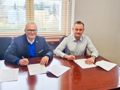 Nowe boisko wielofunkcyjne powstanie w Kornicach - podpisano umowę z wykonawcą