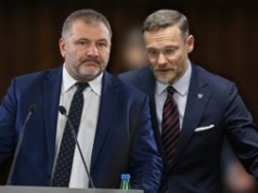 Sejm przyjął uchwałę o KRS. Awantura, groźby i "cymbałki bezprawia"