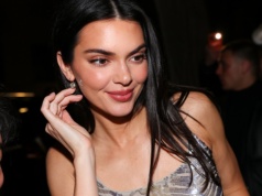 Patrzyli na jej idealną figurę. Zrobiła to specjalnie, by ją podkreślić