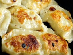 To najlepszy tłuszcz do smażenia pierogów. Wychodzą złociste i przyjemnie chrupią