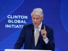 "Nie zrobiłem nic złego". Były prezydent USA zeznaje ws. Epsteina