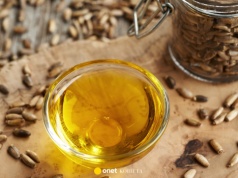 Jest nazywany "płynnym złotem". Seniorzy powinno pić codziennie