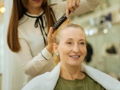 To najlepszy wybór dla pań po 50-tce. Te fryzury odmładzają i dodają włosom objętości