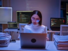 Dodatkowe 960 zł do pensji w marcu. Szef musi wypłacić