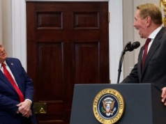 Sojusznik Trumpa przejmie Warnera? W tle pieniądze z Bliskiego Wschodu