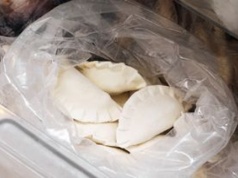 Tyle można trzymać zamrożone pierogi. Później nadają się już tylko do wywalenia
