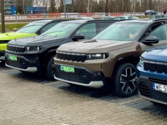 Jeździłem nowym Jeepem Compass. Fajne auto, ale brakuje mu jednej ważnej rzeczy