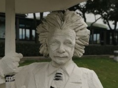 Einstein AI uczy się lepiej od studentów. Edukacja zmienia oblicze