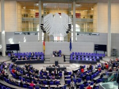 Bundestag zadecydował: Znaczna podwyżka płac dla posłów od lipca 2026