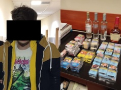 Groził nożem ekspedientce w sklepie. Gdy go w nim zamknęła, uciekł przez... okienko do nocnej sprzedaży