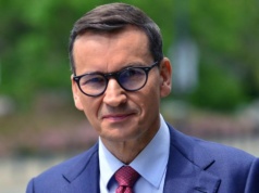 Kaczyński wysłał Morawieckiego do komisji etyki. W komentarzach aż wrze