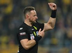 Arka skrzywdzona w derbach? Szwarga grzmi. Raczkowski: Śmierdząca sytuacja