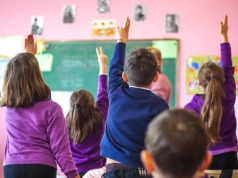 Zależność między wynikami uczniów i pensją nauczycieli. Kontrowersyjny pomysł pod lupą ekspertów