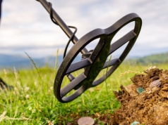 Poszukiwacze odkryli na polu skarb. Pierwszy taki w regionie