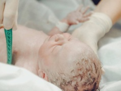 30-latka usłyszała, że nigdy nie będzie mamą. Teraz urodziła dziecko po przeszczepie macicy