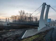 Nadchodzi rowerowa rewolucja w gminie Hażlach. Kładka gotowa, infrastruktura w drodze