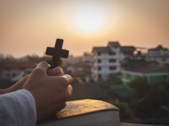 Kanada: rozszerzony zakaz używania symboli religijnych przez pracowników szkół