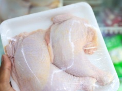 Natychmiast odłóż. Znak, że kurczak nadaje się tylko do utylizacji