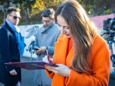 Rezygnacja z 800 plus? Pada konkretna kwota. Ministra pracy komentuje
