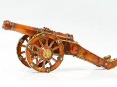 Muzeum Gdańska zakupiło armatkę z bursztynu za 650 tys. euro