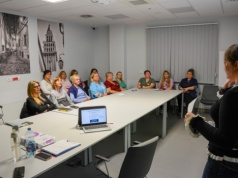 Personel uczy się empatii. Bo rozmowy z pacjentami onkologicznymi to wyzwanie