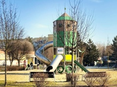 Nowoczesny plac zabaw i siłownia plenerowa